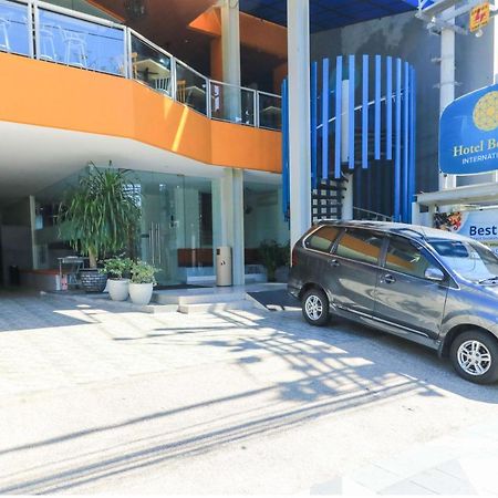 Hotel Berlian International Surabaya Exterior foto